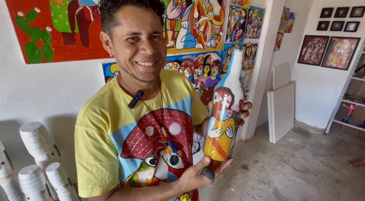 Garrafas n&atilde;o s&atilde;o cortadas para receber pintura interna. Foto: Andr&eacute;a Moura