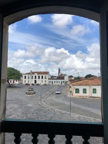 Vista da Praça pela janela do Museu de Arte Sacra.JPG