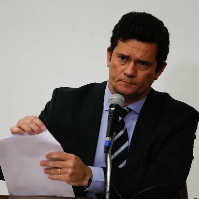 Coronavírus perde espaço na mídia por causa de briga entre Moro e Bolsonaro