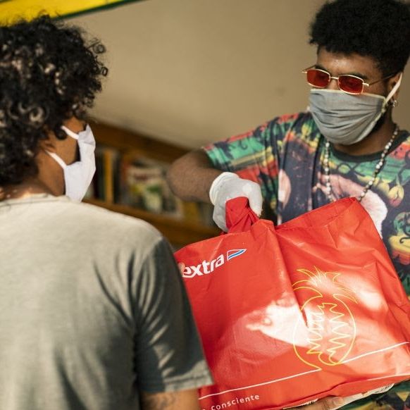 Campanha de arrecadação de alimentos em lojas de todo o Brasil