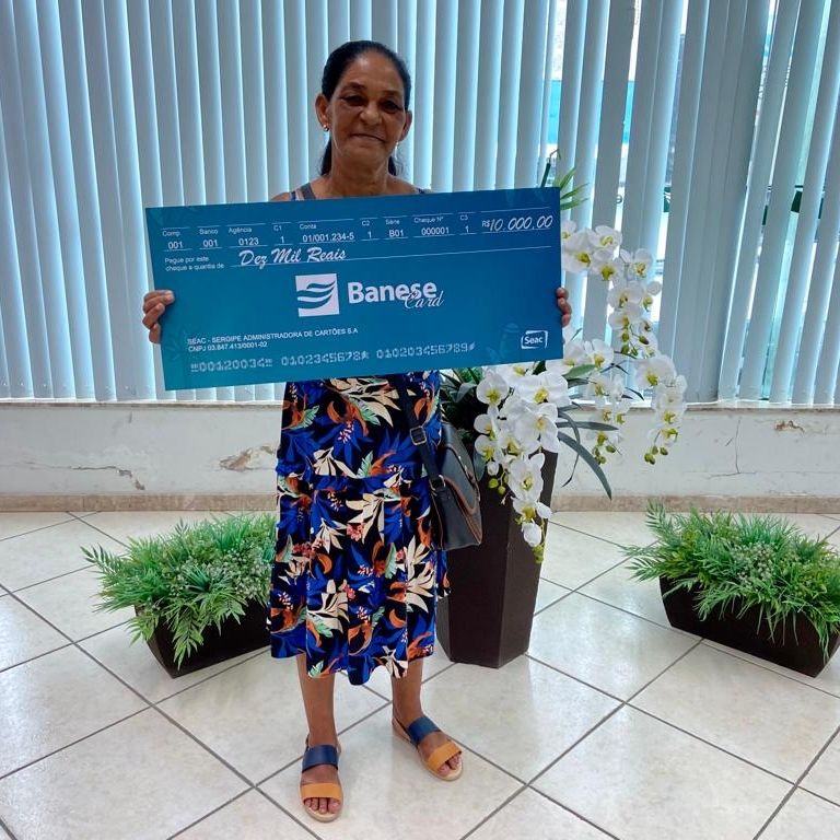 Banese Card entrega prêmio de R$ 10 mil a cliente em Simão Dias