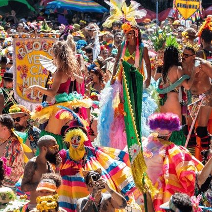 Carnaval 2026: Mais de 65 milhões de foliões vão tomar as ruas do país