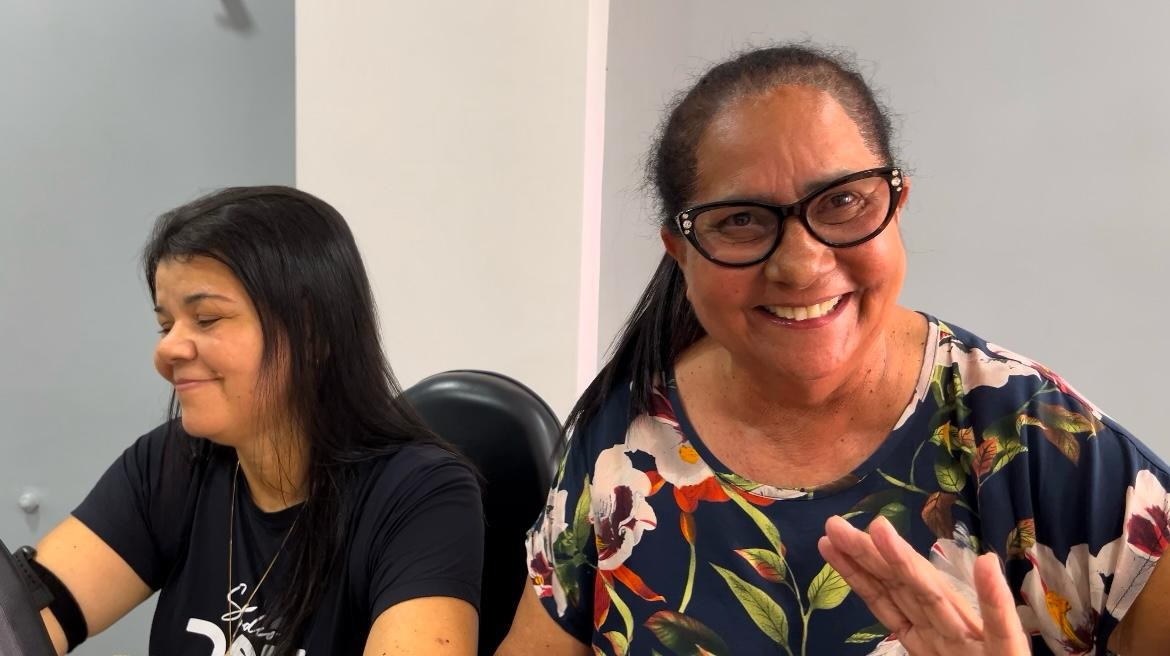 Maria de Fátima (usando blusa preta) e Maria Cecília. Foto: Andréa Moura.